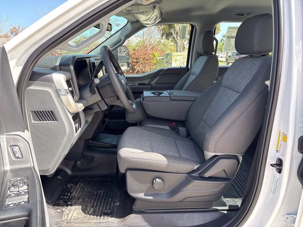 2026 Oxford White Ford Super Duty F-350 SRW XL 4X4 Truck