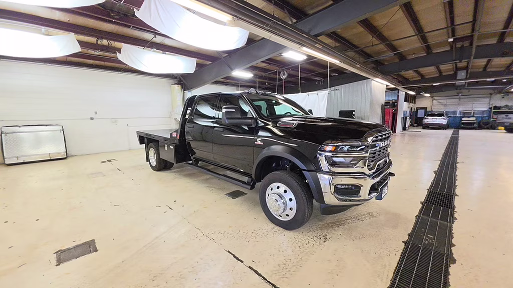 2026 Diamond Black Crystal Pearlcoat Ram 5500HD Tradesman 4X4 Truck