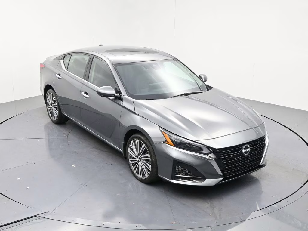 2025 Gun Metallic Nissan Altima 2.5 SL AWD Sedan