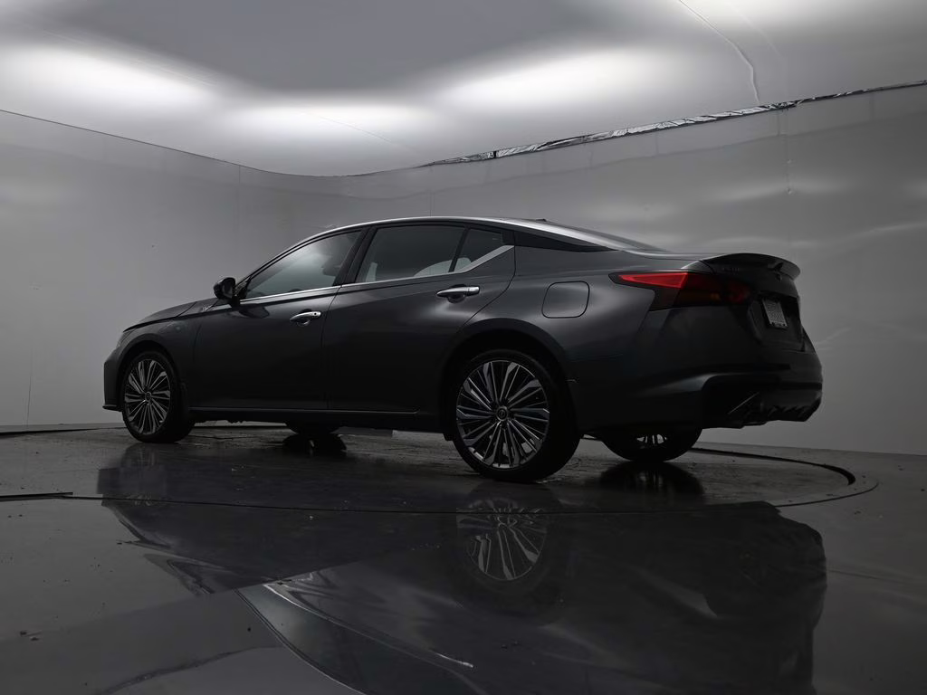 2025 Gun Metallic Nissan Altima 2.5 SL AWD Sedan