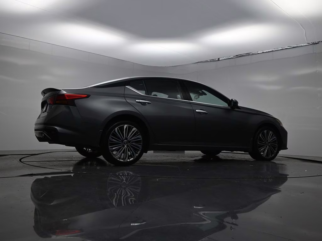 2025 Gun Metallic Nissan Altima 2.5 SL AWD Sedan