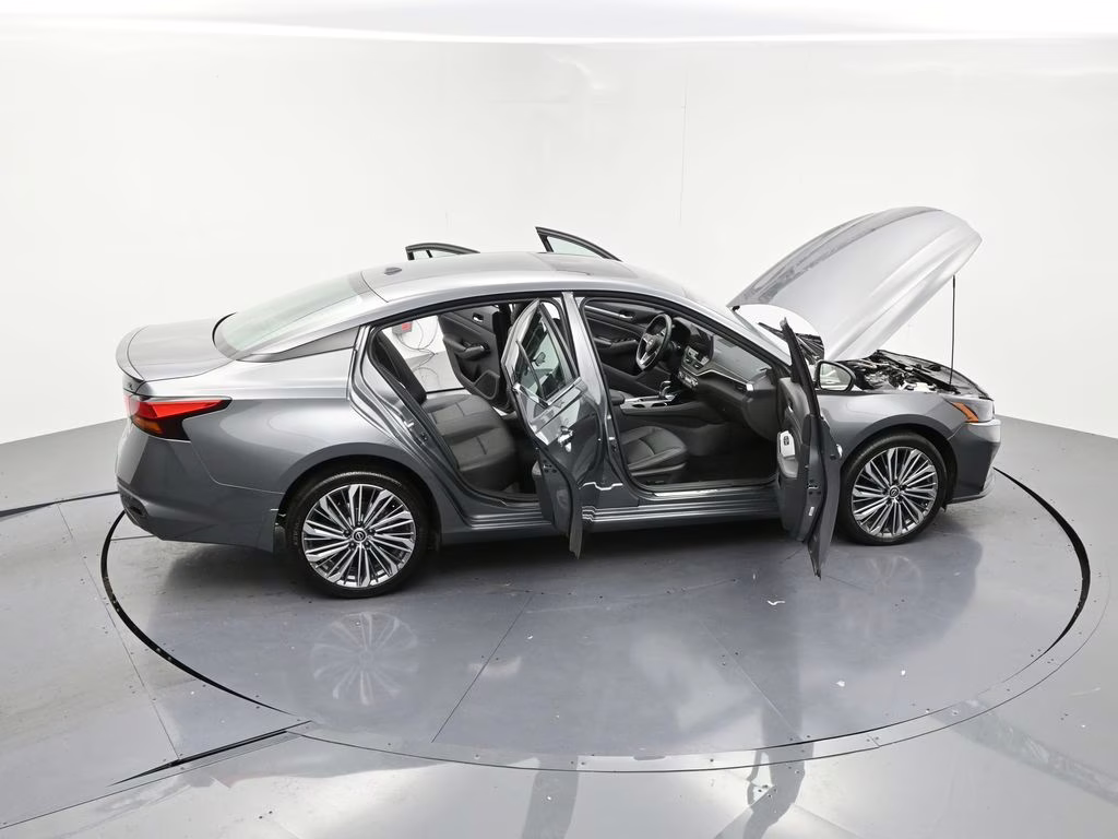 2025 Gun Metallic Nissan Altima 2.5 SL AWD Sedan