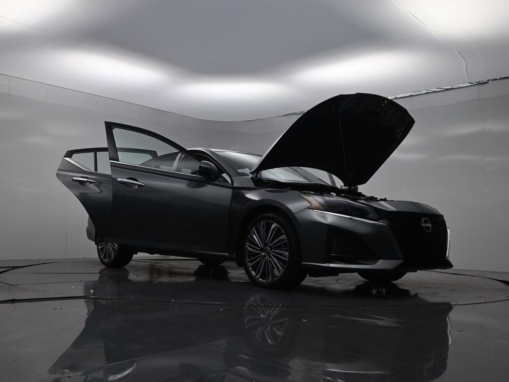 2025 Gun Metallic Nissan Altima 2.5 SL AWD Sedan