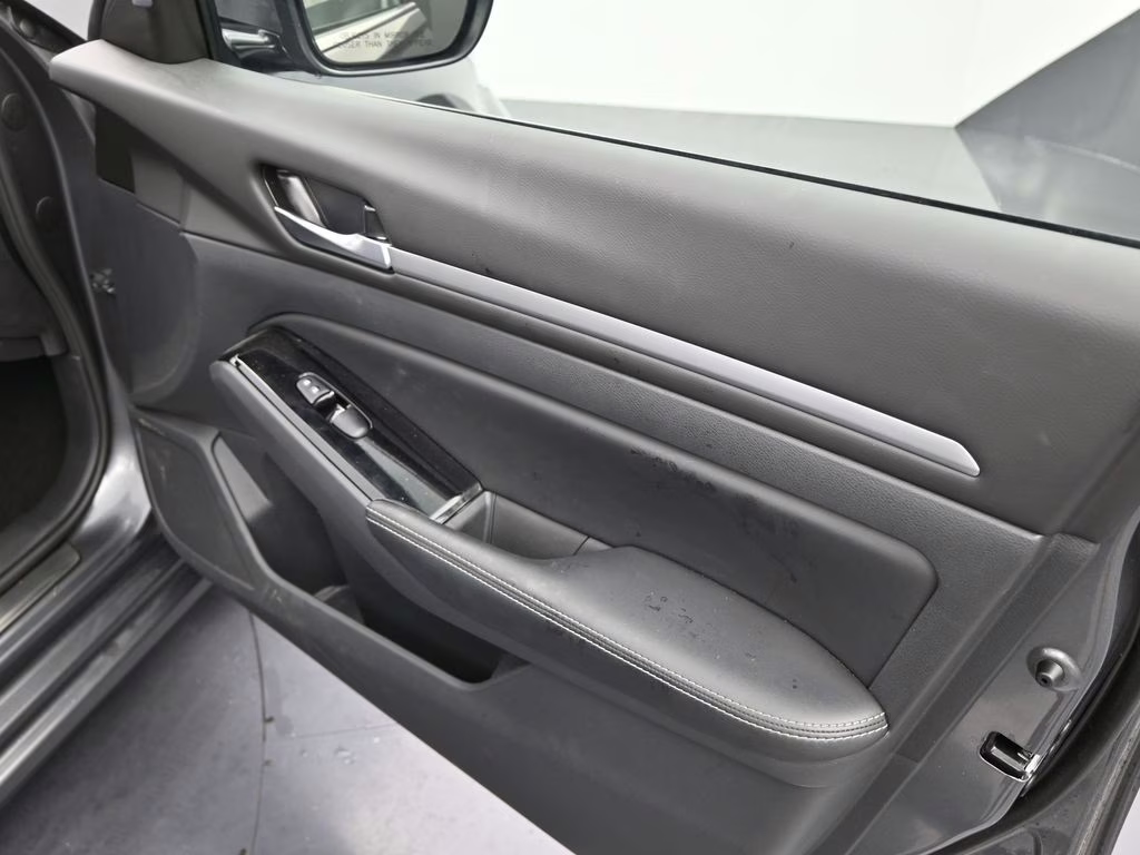 2025 Gun Metallic Nissan Altima 2.5 SL AWD Sedan