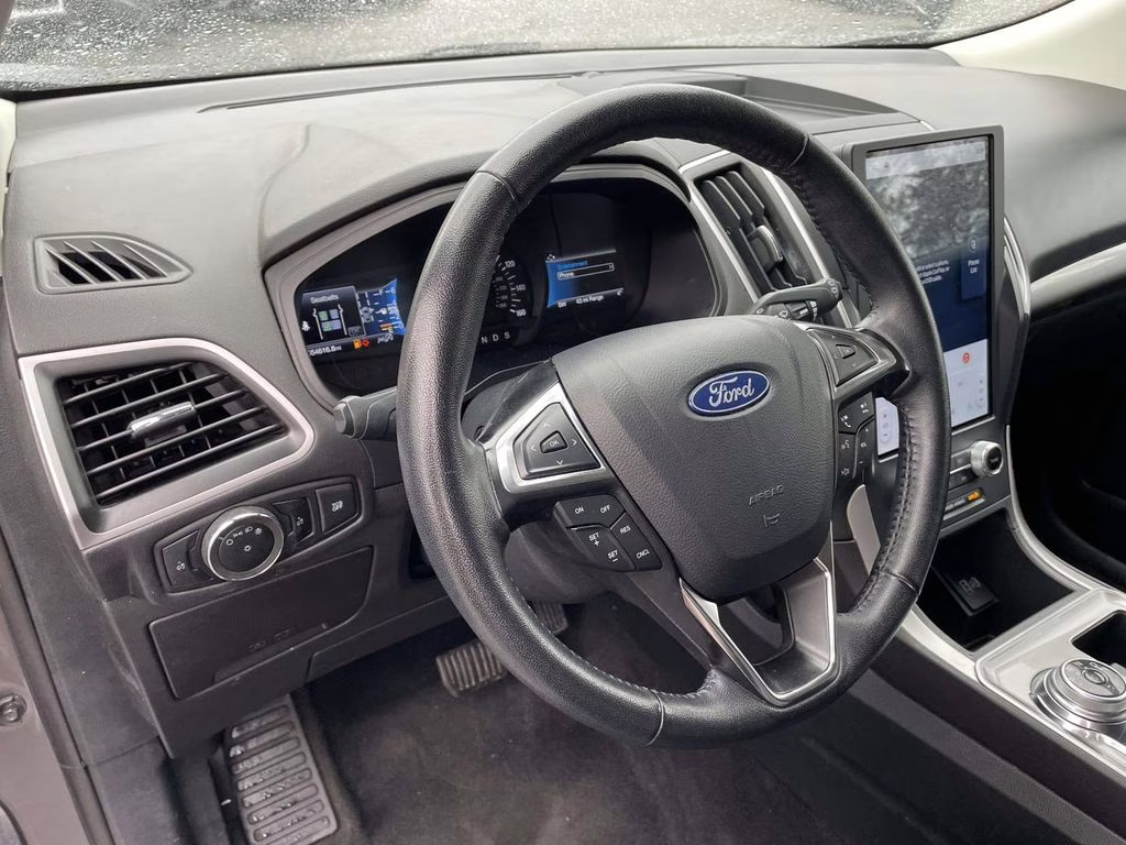 2024 Gray Metallic Ford Edge SEL AWD SUV