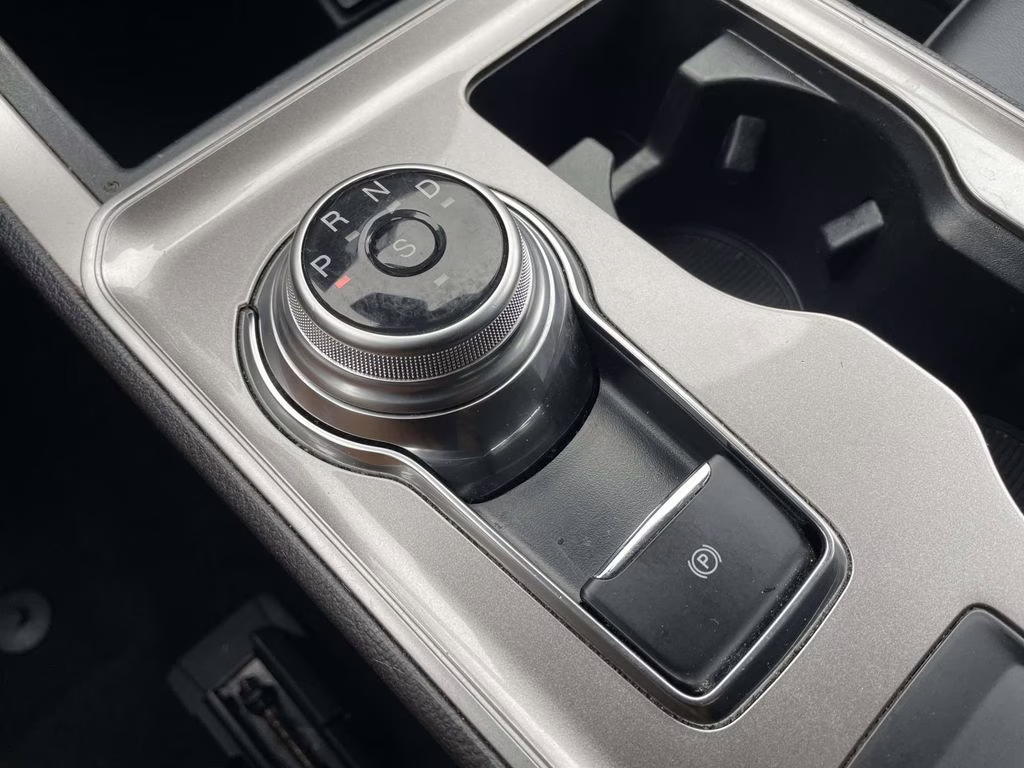 2024 Gray Metallic Ford Edge SEL AWD SUV