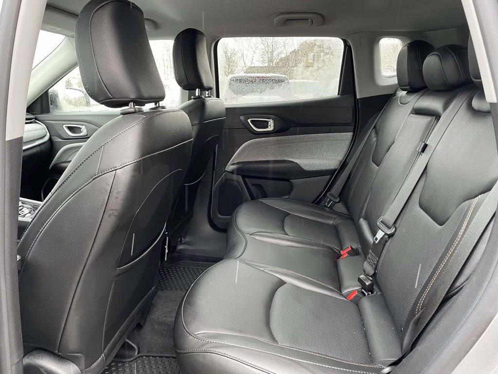 2022 Billet Silver Metallic Clearcoat Jeep Compass Latitude Lux 4X4 SUV