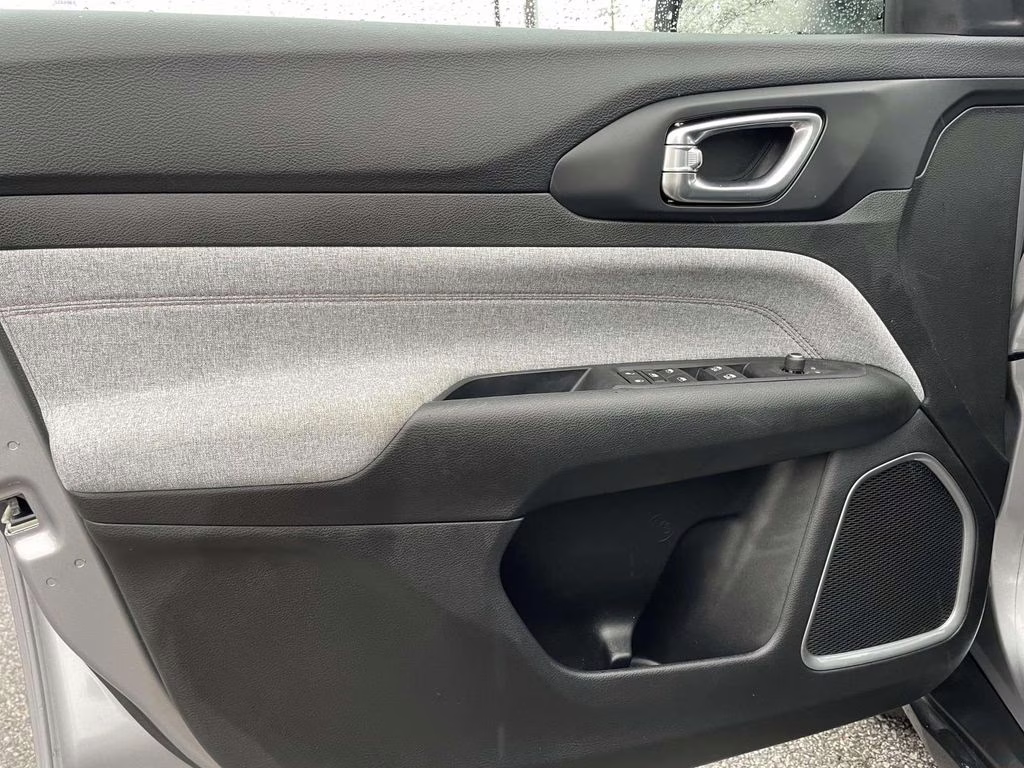 2022 Billet Silver Metallic Clearcoat Jeep Compass Latitude Lux 4X4 SUV