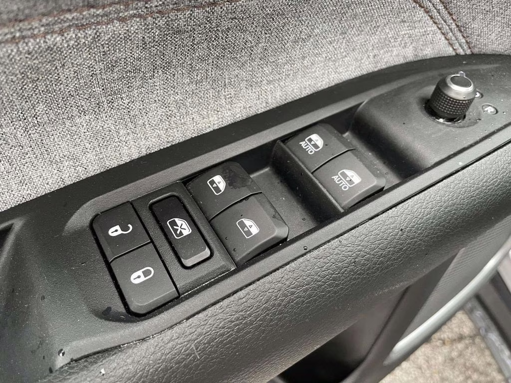 2022 Billet Silver Metallic Clearcoat Jeep Compass Latitude Lux 4X4 SUV