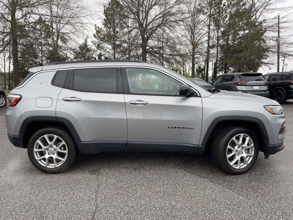 2022 Billet Silver Metallic Clearcoat Jeep Compass Latitude Lux 4X4 SUV