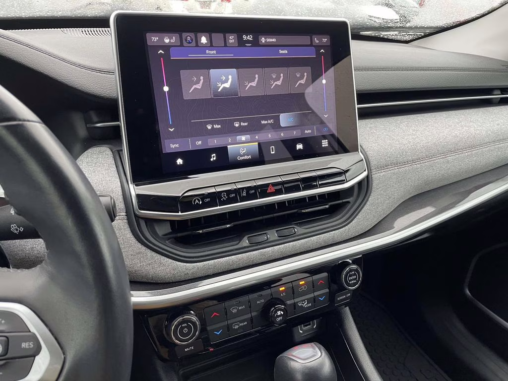 2022 Billet Silver Metallic Clearcoat Jeep Compass Latitude Lux 4X4 SUV