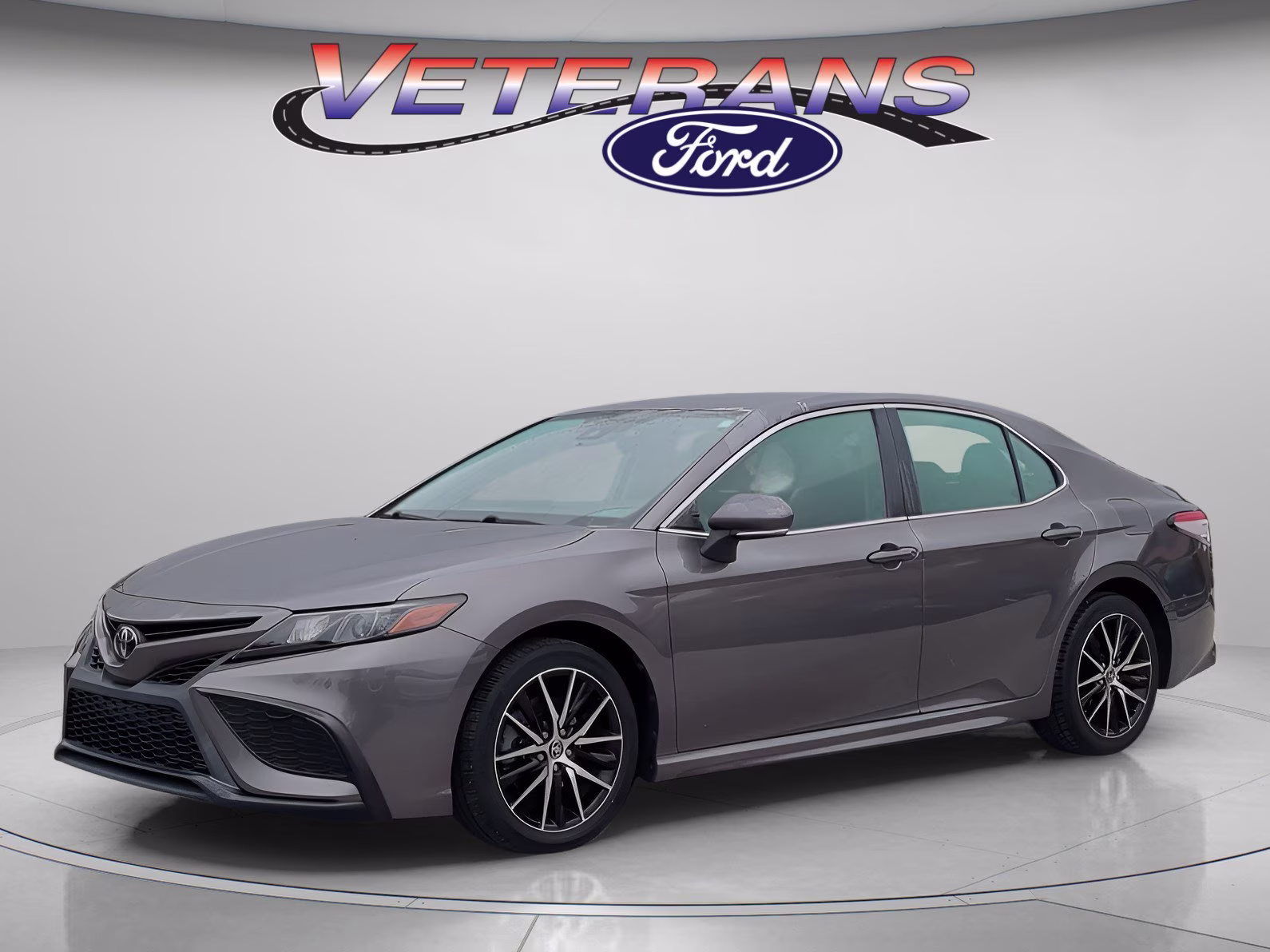 2022 Predawn Gray Mica Toyota Camry SE FWD Sedan