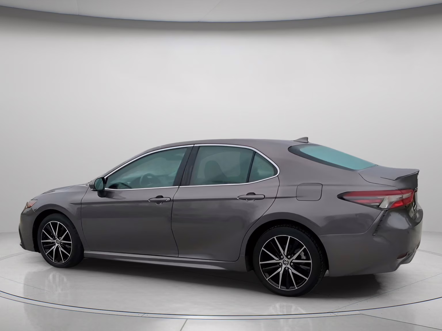 2022 Predawn Gray Mica Toyota Camry SE FWD Sedan