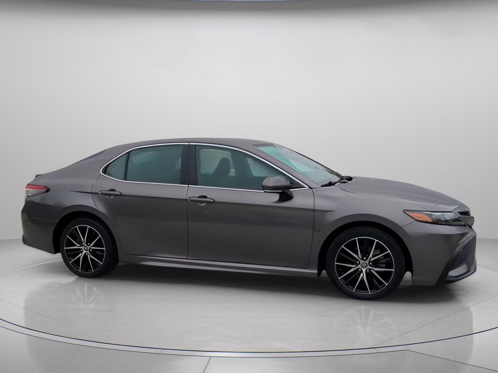 2022 Predawn Gray Mica Toyota Camry SE FWD Sedan