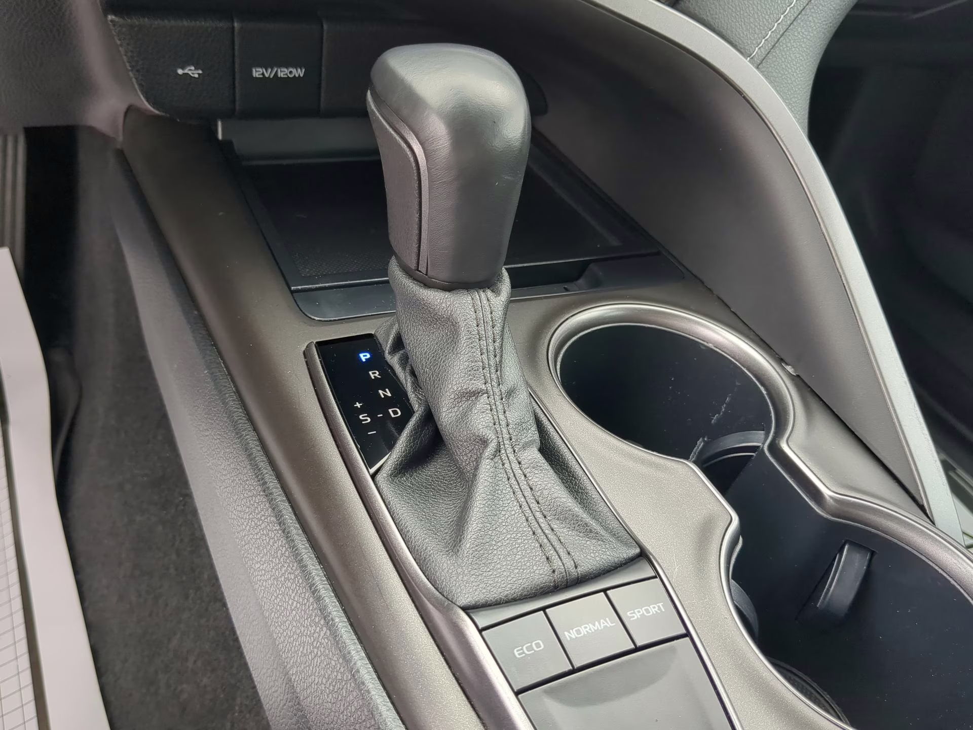 2022 Predawn Gray Mica Toyota Camry SE FWD Sedan