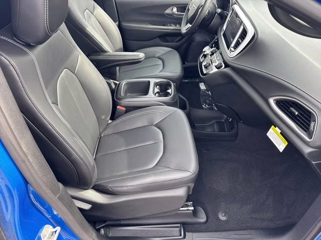 2026 Hydro Blue Pearlcoat Chrysler Pacifica Select FWD Van