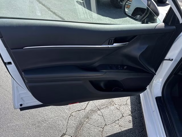 2022 White Toyota Camry SE FWD Sedan