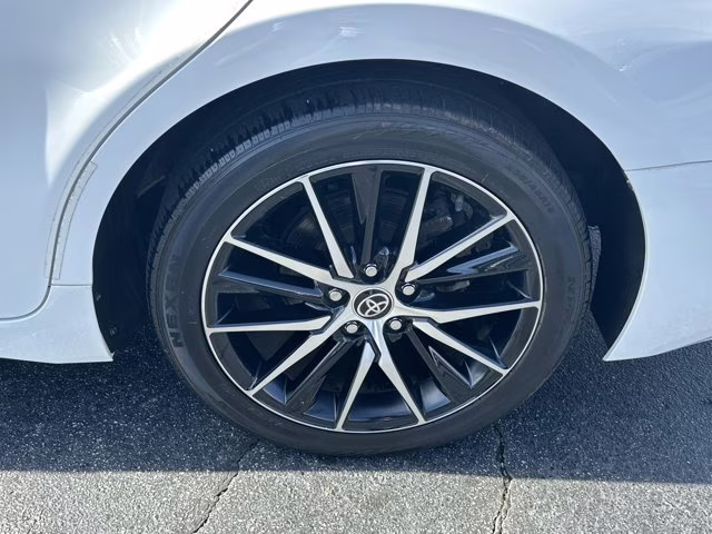 2022 White Toyota Camry SE FWD Sedan