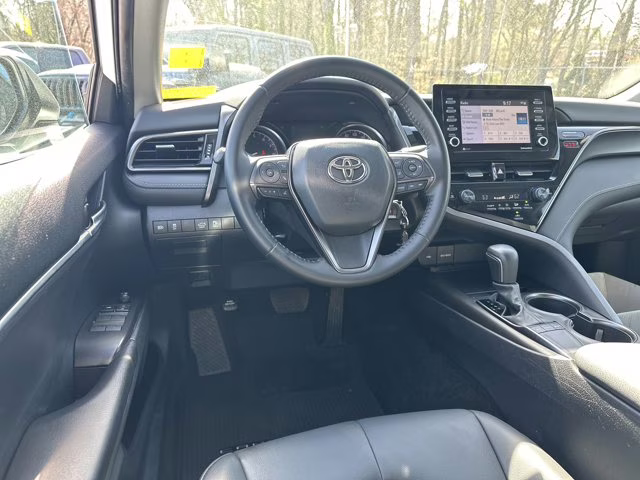 2022 White Toyota Camry SE FWD Sedan