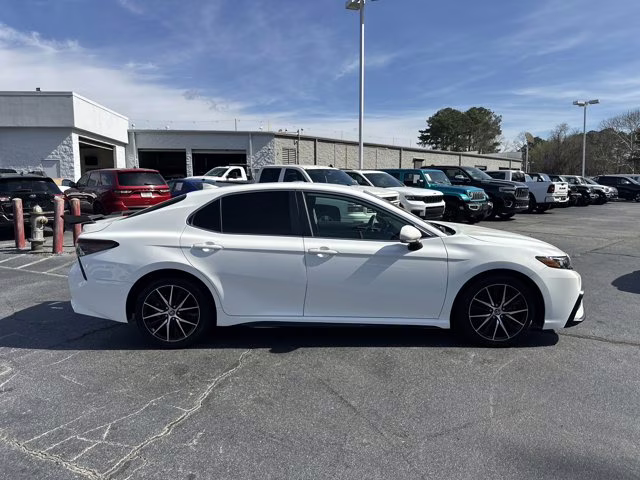 2022 White Toyota Camry SE FWD Sedan