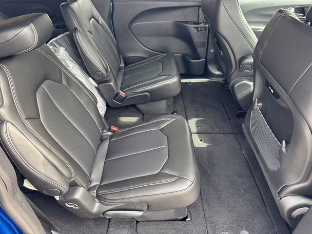 2026 Hydro Blue Pearlcoat Chrysler Pacifica Select FWD Van