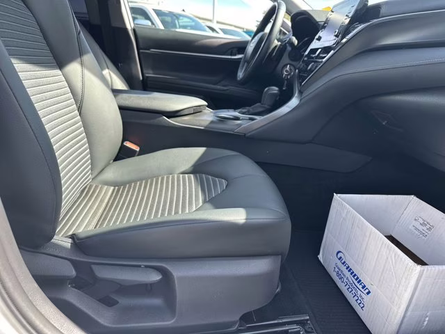 2022 White Toyota Camry SE FWD Sedan