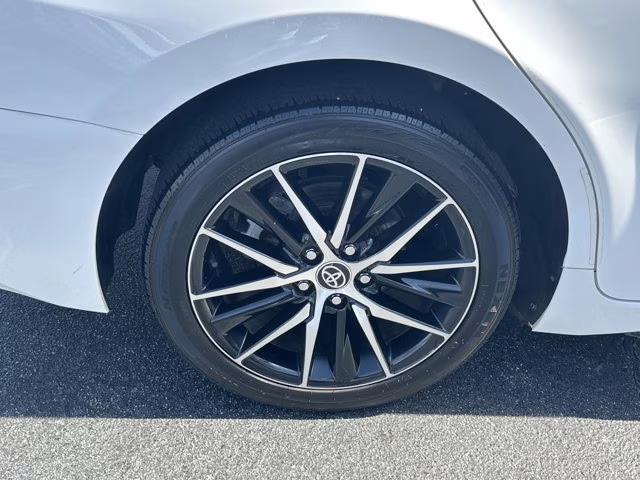 2022 White Toyota Camry SE FWD Sedan
