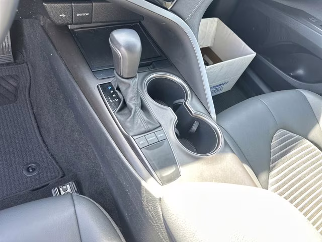 2022 White Toyota Camry SE FWD Sedan