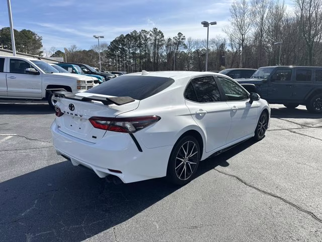2022 White Toyota Camry SE FWD Sedan