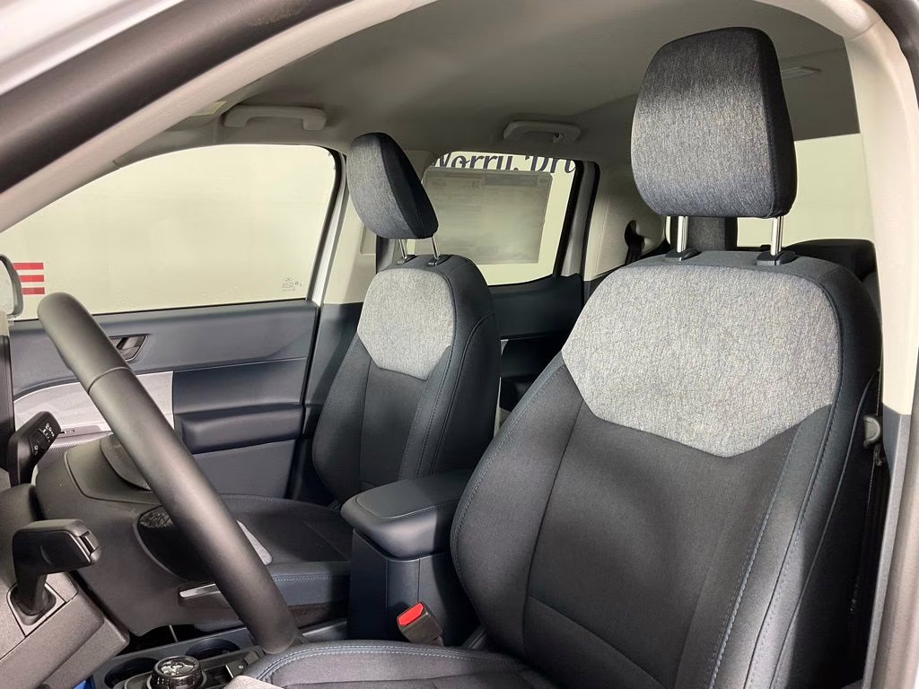 2026 Oxford White Ford Maverick XLT FWD Truck