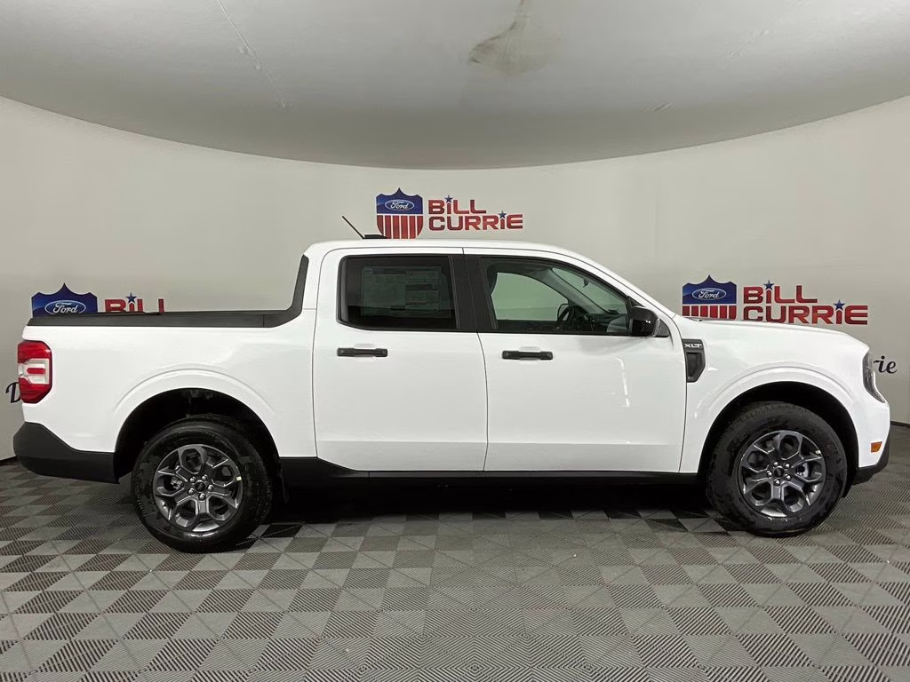 2026 Oxford White Ford Maverick XLT FWD Truck