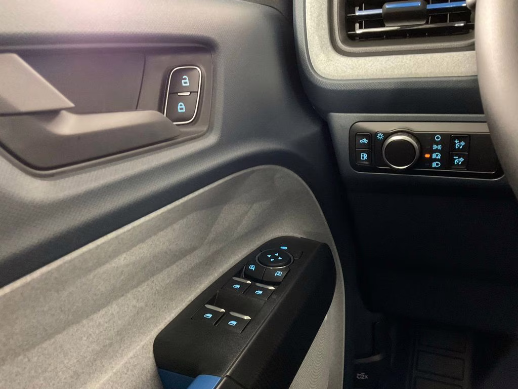 2026 Oxford White Ford Maverick XLT FWD Truck