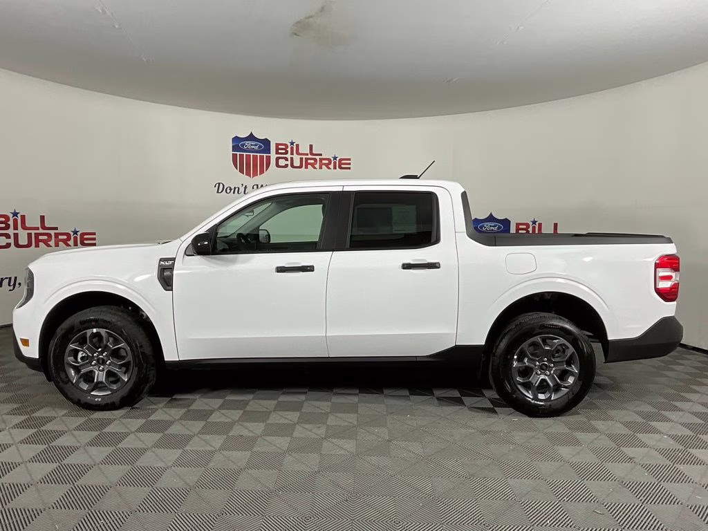 2026 Oxford White Ford Maverick XLT FWD Truck