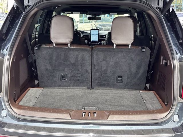 2023 Blue Metallic Ford Explorer King Ranch RWD SUV