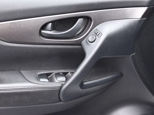 2022 Brilliant Silver Metallic Nissan Rogue Sport S FWD SUV