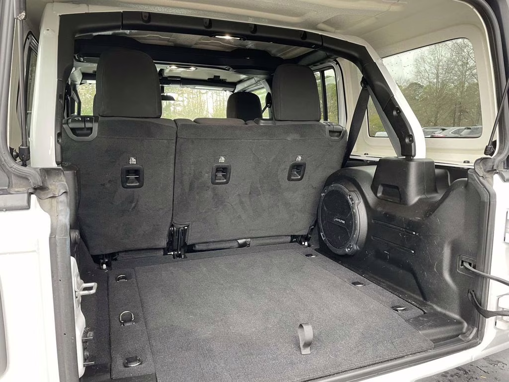 2022 Bright White Clearcoat Jeep Wrangler Unlimited Sahara 4X4 SUV