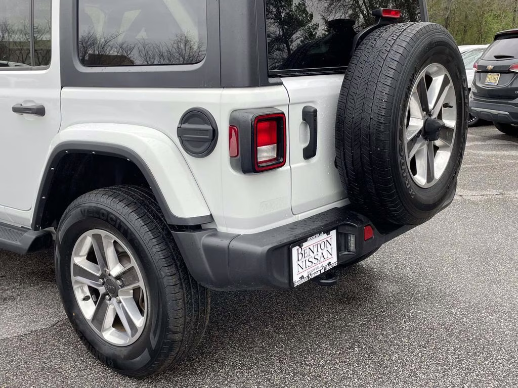 2022 Bright White Clearcoat Jeep Wrangler Unlimited Sahara 4X4 SUV