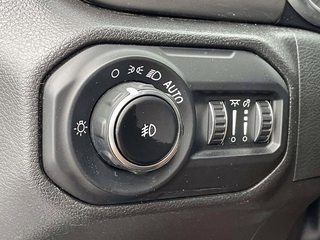 2022 Bright White Clearcoat Jeep Wrangler Unlimited Sahara 4X4 SUV