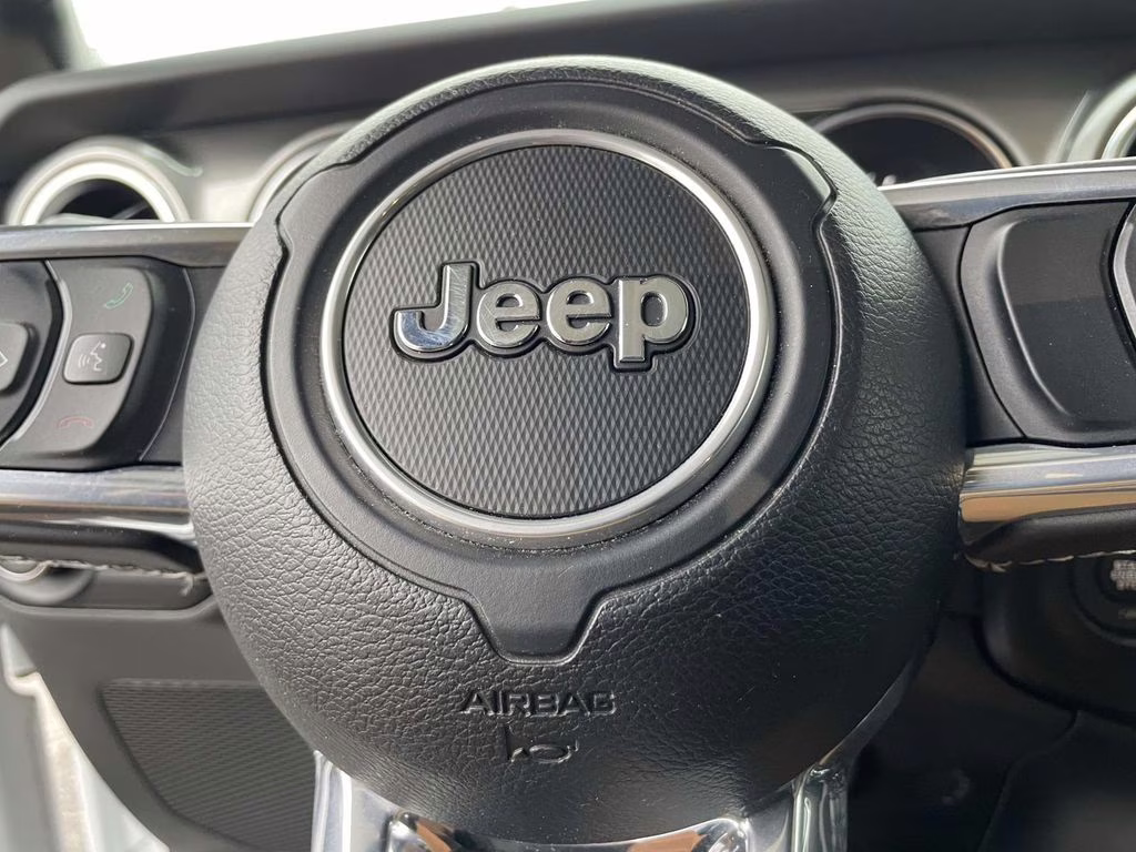 2022 Bright White Clearcoat Jeep Wrangler Unlimited Sahara 4X4 SUV