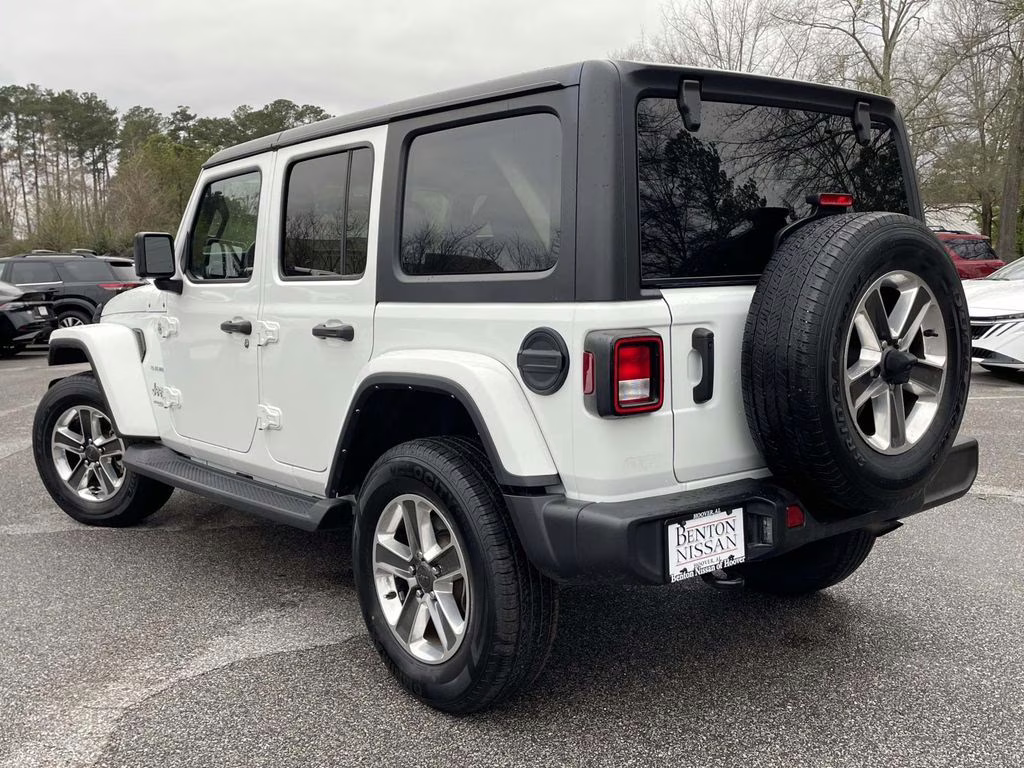 2022 Bright White Clearcoat Jeep Wrangler Unlimited Sahara 4X4 SUV