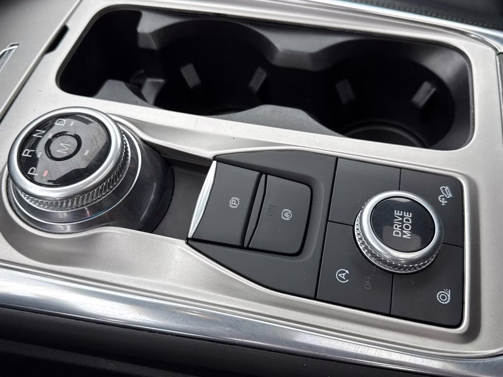 2020 Silver Metallic Ford Explorer XLT 4X4 SUV