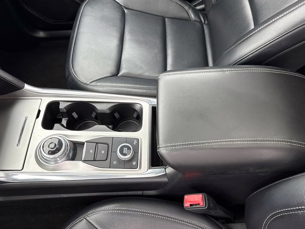 2020 Silver Metallic Ford Explorer XLT 4X4 SUV