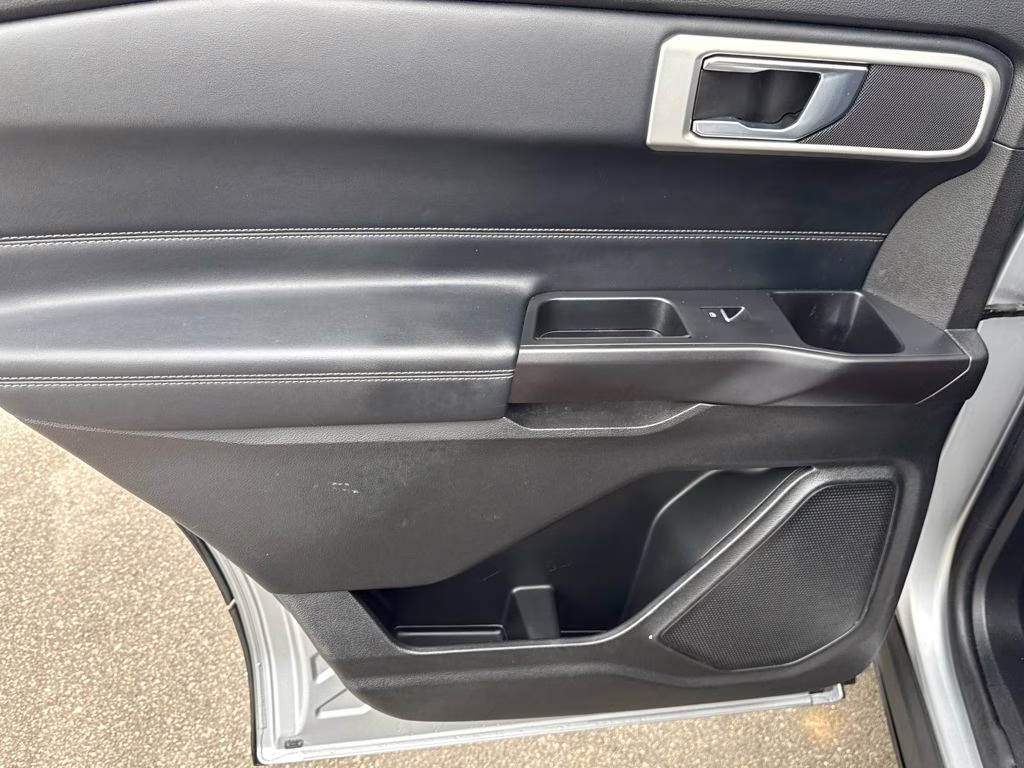 2020 Silver Metallic Ford Explorer XLT 4X4 SUV