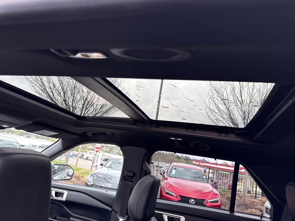 2020 Silver Metallic Ford Explorer XLT 4X4 SUV