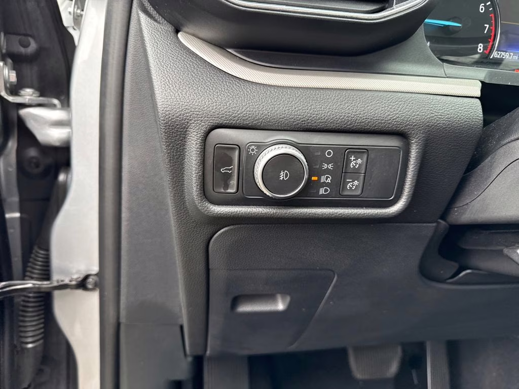 2020 Silver Metallic Ford Explorer XLT 4X4 SUV