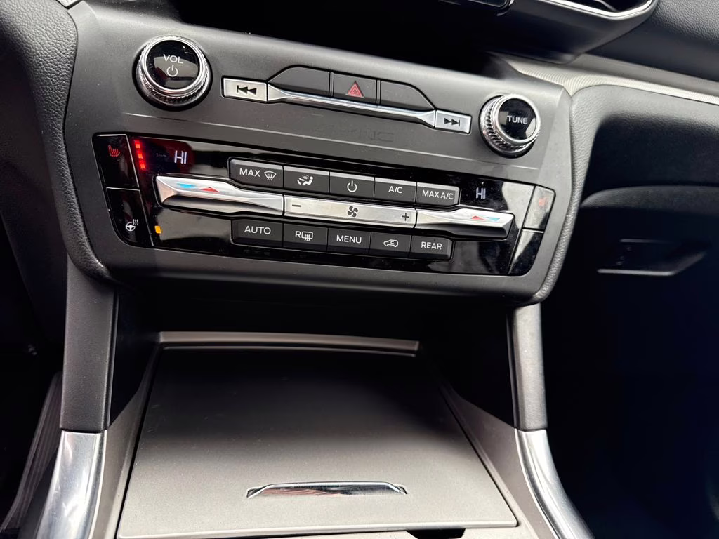 2020 Silver Metallic Ford Explorer XLT 4X4 SUV