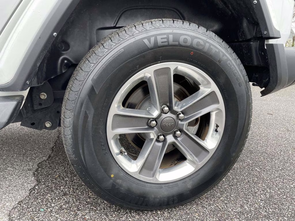 2022 Bright White Clearcoat Jeep Wrangler Unlimited Sahara 4X4 SUV