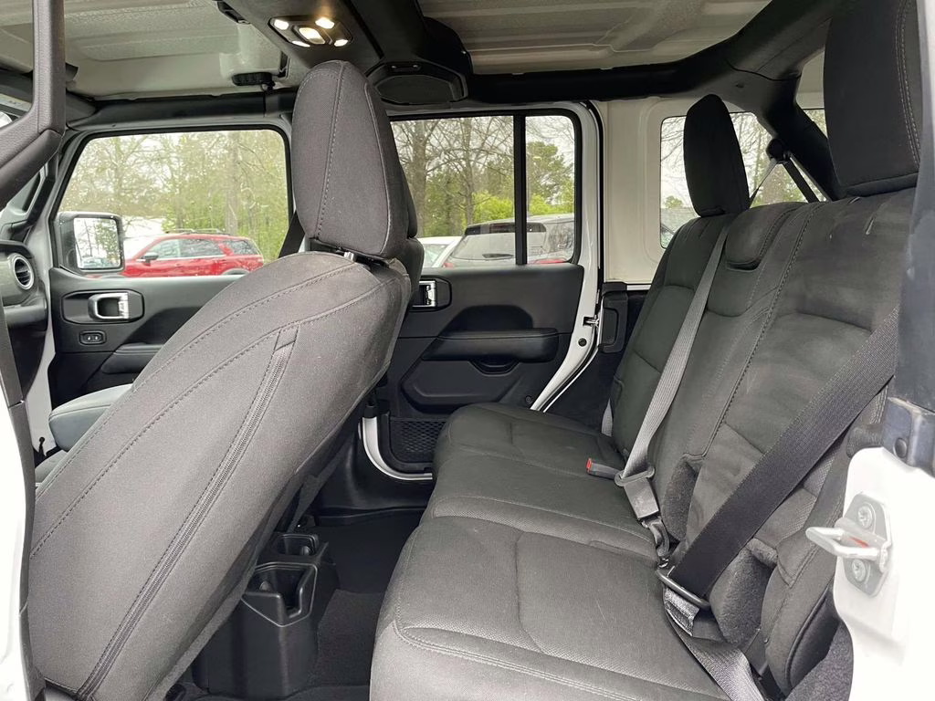 2022 Bright White Clearcoat Jeep Wrangler Unlimited Sahara 4X4 SUV