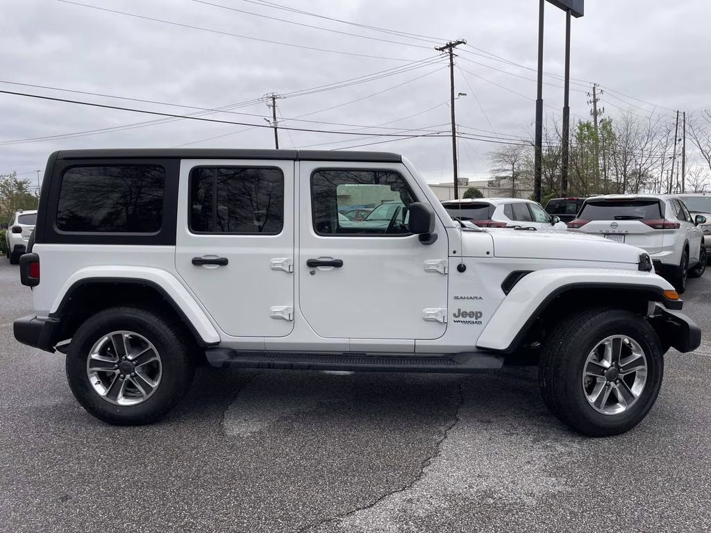2022 Bright White Clearcoat Jeep Wrangler Unlimited Sahara 4X4 SUV