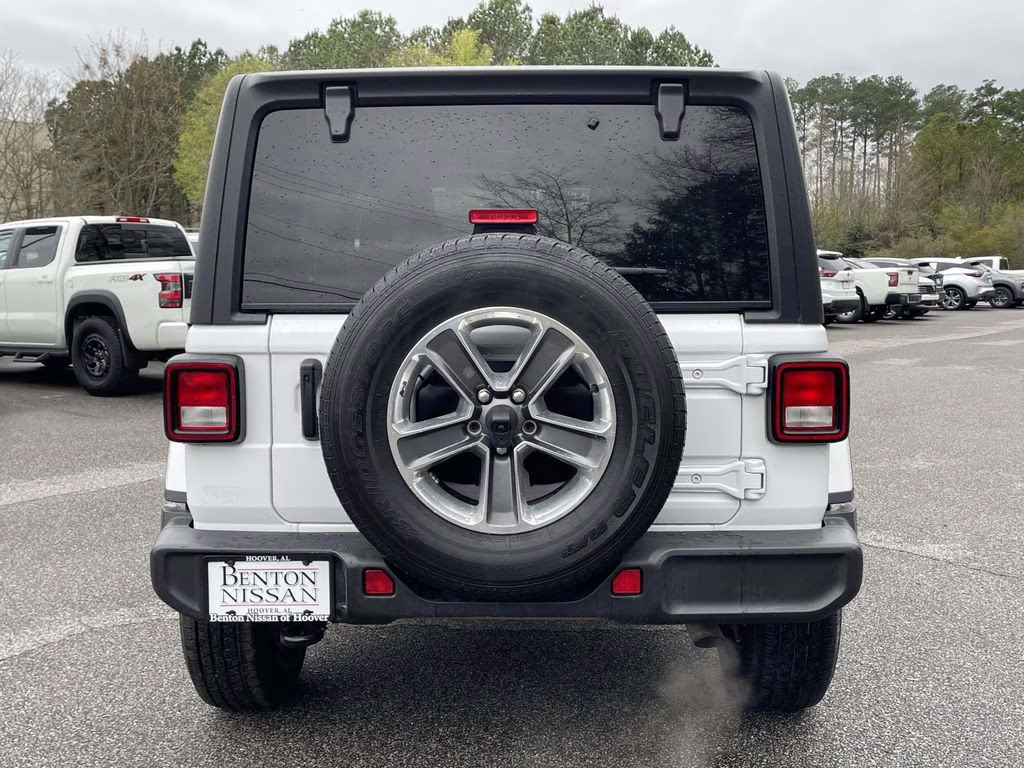 2022 Bright White Clearcoat Jeep Wrangler Unlimited Sahara 4X4 SUV